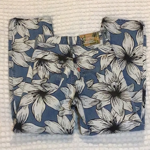 Levi’s Ribcage Straight Farm Cropped Women’s Jeans Clothes 24 - Picture 3 of 4